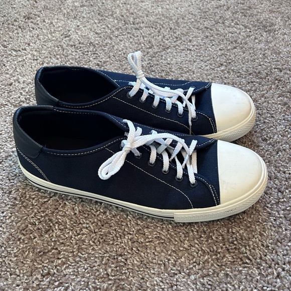 Men’s Sneaker Bundle. Pair of 3 Old Navy Sneakers. Size 10 - Picture 9 of 10